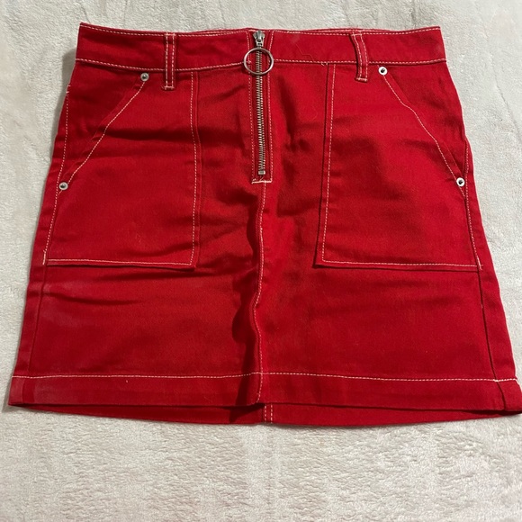 Red mini skirt - Picture 1 of 3